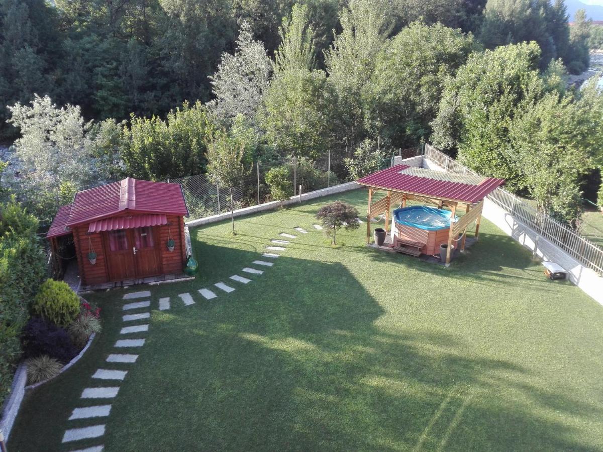 Eden Bed & Breakfast กันโนบีโอ ภายนอก รูปภาพ