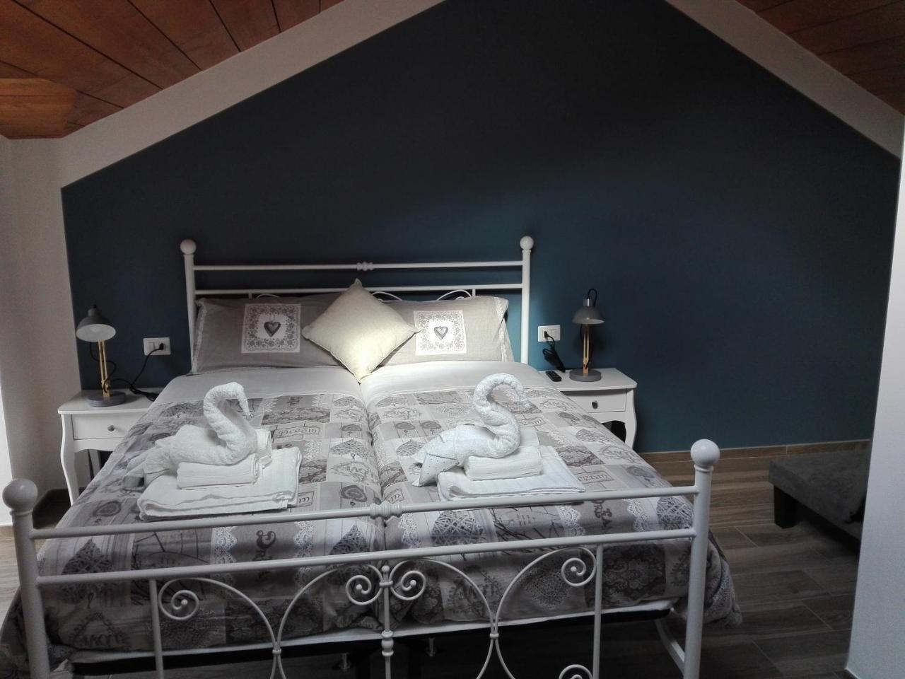 Eden Bed & Breakfast กันโนบีโอ ภายนอก รูปภาพ