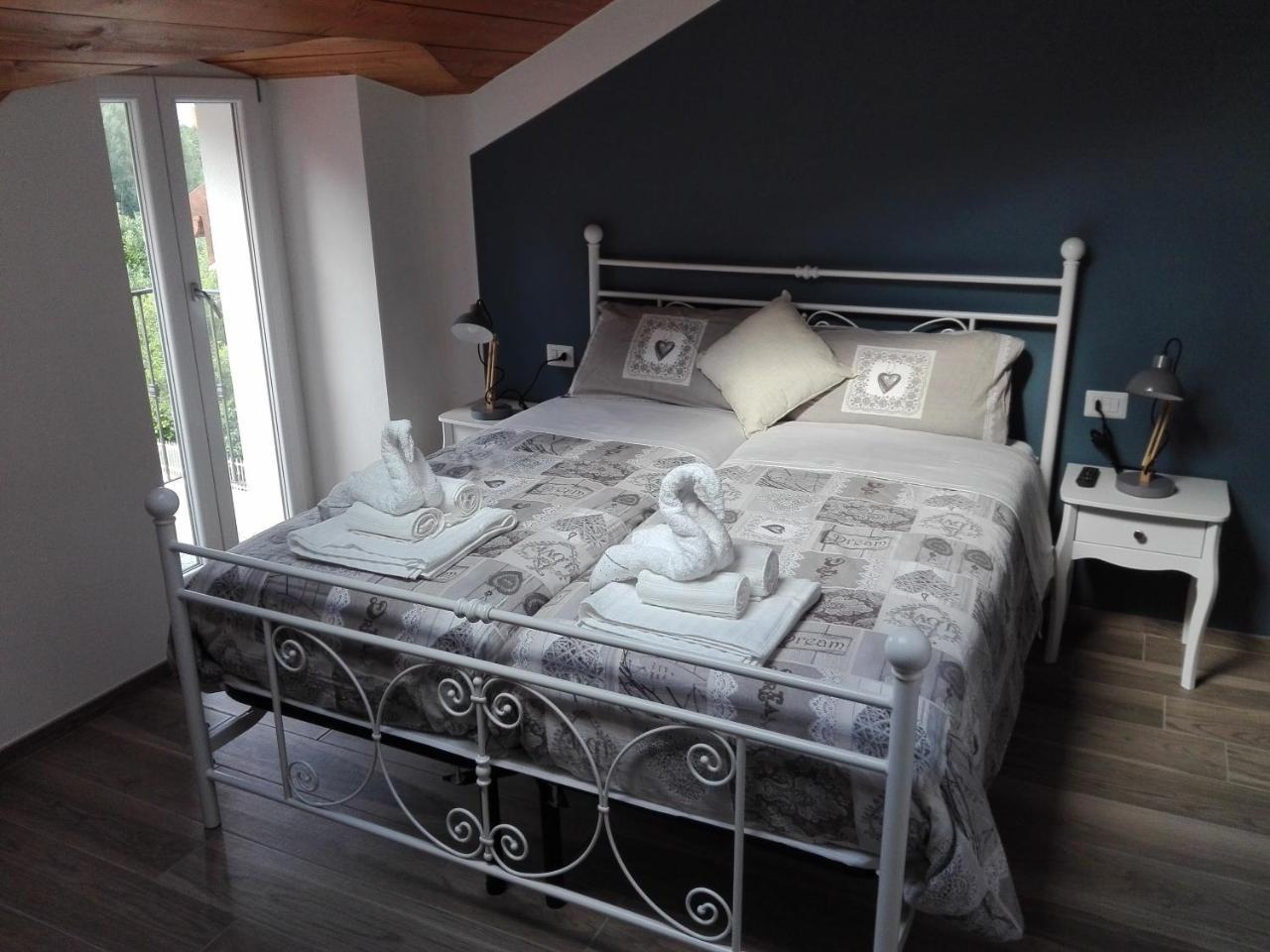 Eden Bed & Breakfast กันโนบีโอ ภายนอก รูปภาพ